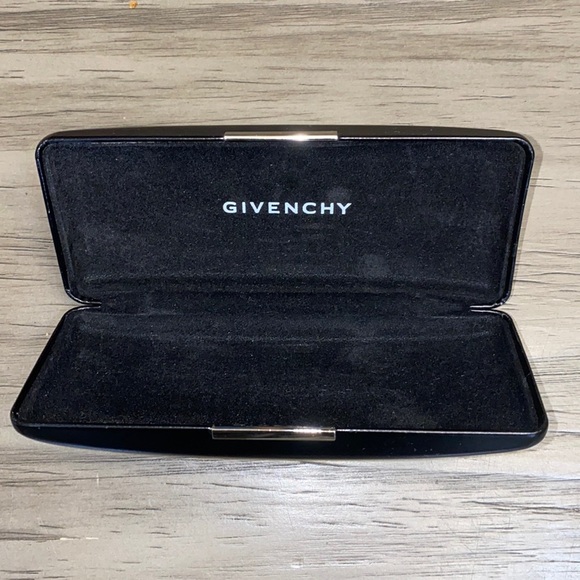 Givenchy Accessories - 🤓 VINTAGE GIVENCHY GLASSES CASE